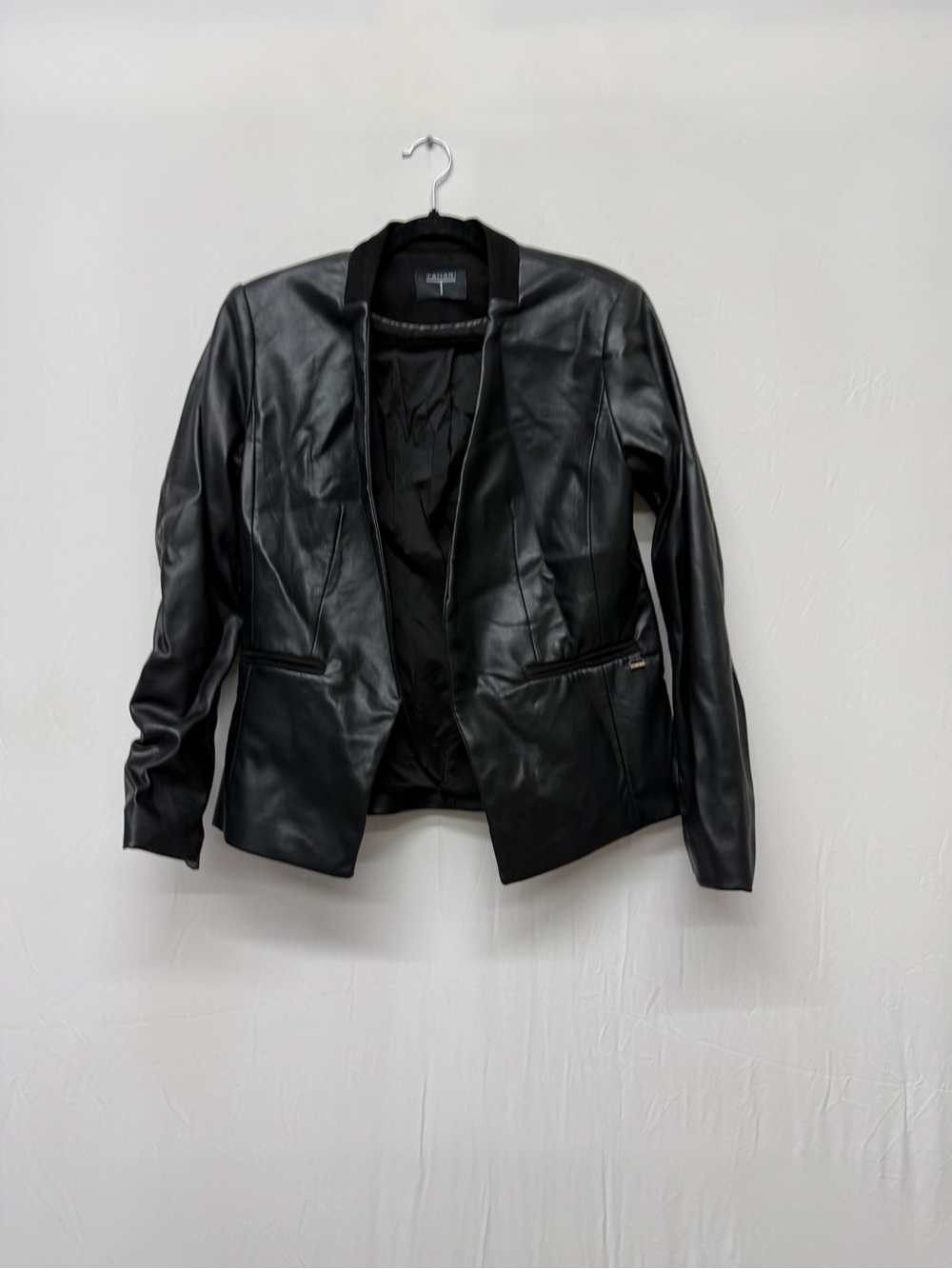 T TAHARI Women's Faux Leather Jacket Size 6 in Black